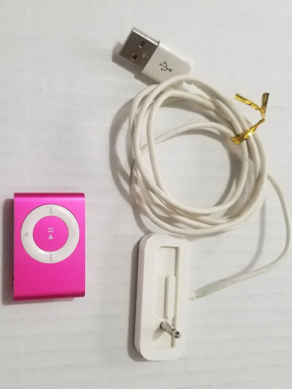 Apple iPod Shuffle (2nd Generation) Pink 1GB with Charging Dock